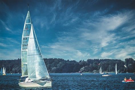 Na naszym portalu internetowym www.sailstore.pl wyszukać możemy najlepszej jakości ofertę tyczącą się jachtowej elektroniki! 2023