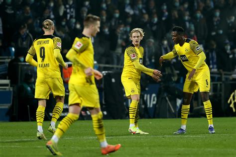 Gracze Borussii z Dortmundu byli bezbronni i finalnie polegli rezultatem zero do czterech! Fenomenalne zwycięstwo mistrza holenderskiej ligi w rozgrywkach Champions League!